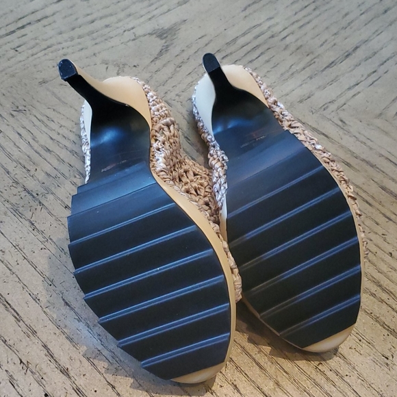 Size 8 womens knit heels. NWOT. - Picture 4 of 5